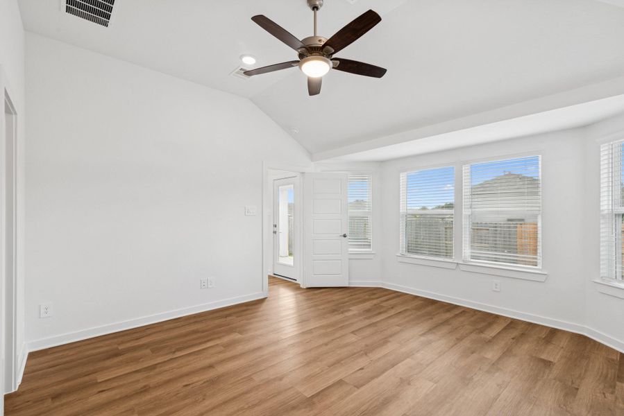 Spacious, unfurnished interior of a new home in Moran Ranch, Willis (Image 18).