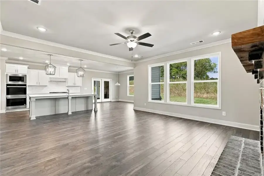 Spacious, unfurnished interior of a new home in , Gainesville (Image 13).