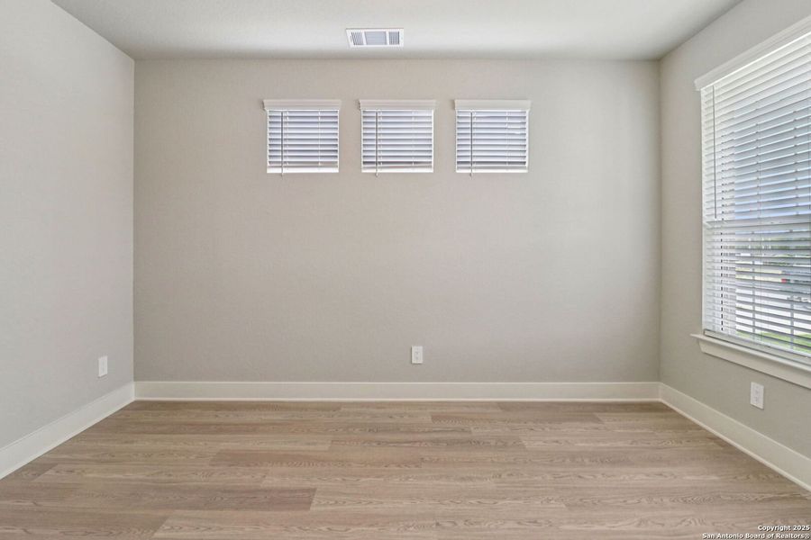 Spacious, unfurnished interior of a new home in Thomas Pond, San Antonio (Image 39). Spacious, unfurnished interior of a new home in Thomas Pond, San Antonio (Image 39).