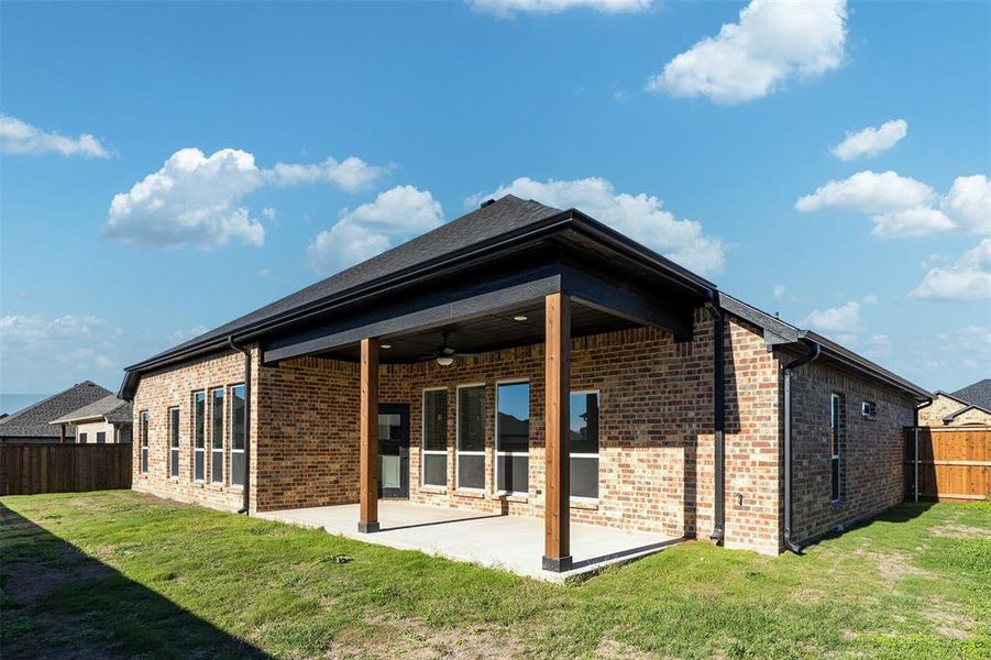 Exterior details and patio area of a home in , Mabank (Image 20).