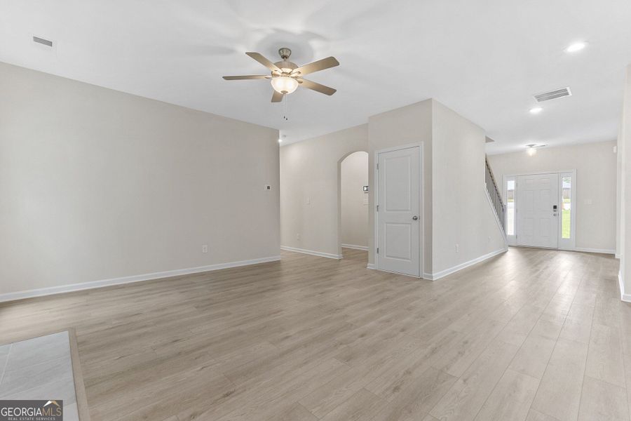 Spacious, unfurnished interior of a new home in Juliette Crossing, Forsyth (Image 91).