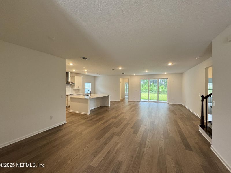 Spacious, unfurnished interior of a new home in Hyland Trail, Green Cove Springs (Image 24).