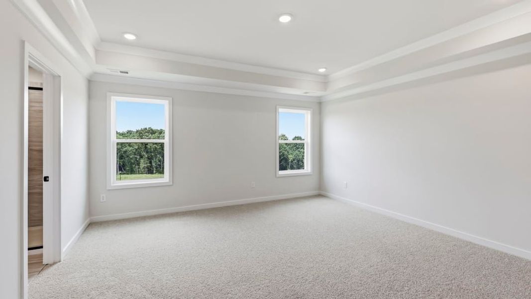 Spacious, unfurnished interior of a new home in Sunset Summits, Spartanburg (Image 29).
