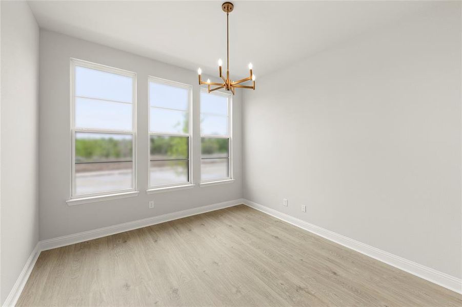 05. 9324 Blooming Ivy - Dining (2) 05. 9324 Blooming Ivy - Dining (2)