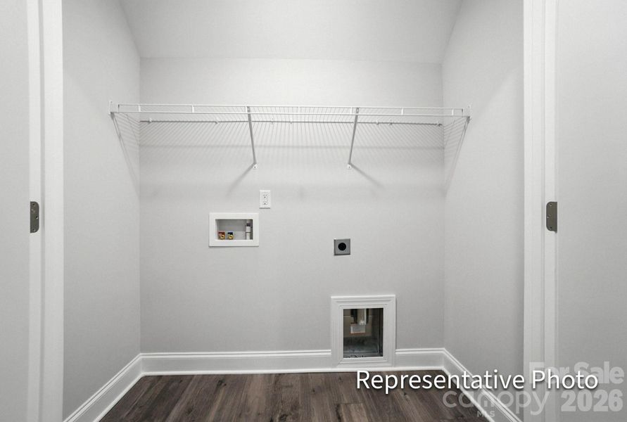 Spacious, unfurnished interior of a new home in Harrisburg Village, Harrisburg (Image 14).