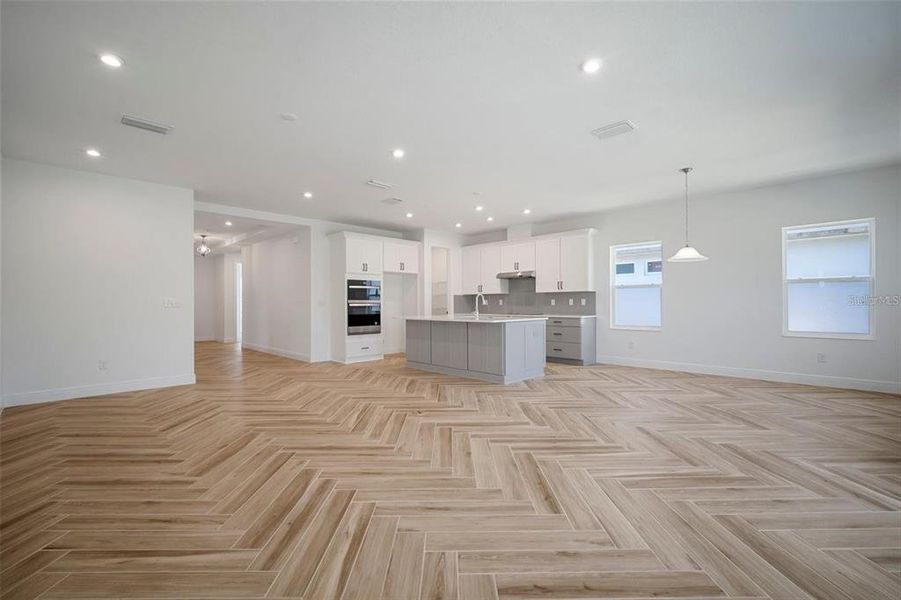 Spacious, unfurnished interior of a new home in North River Ranch, Parrish (Image 12).