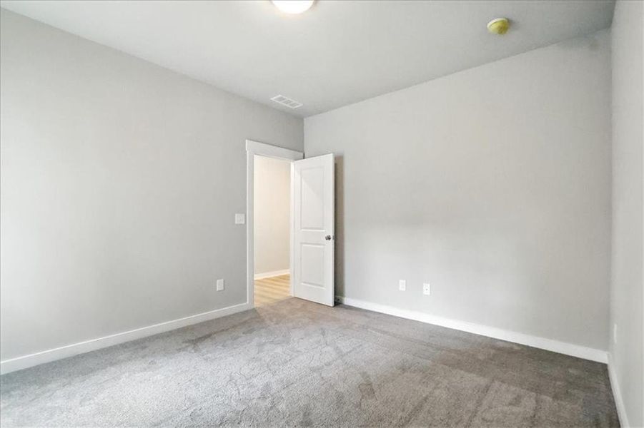 Spacious, unfurnished interior of a new home in , Jefferson (Image 19).