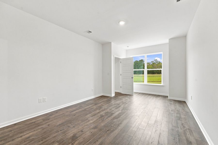 Spacious, unfurnished interior of a new home in Somerset, Myrtle Beach (Image 33).