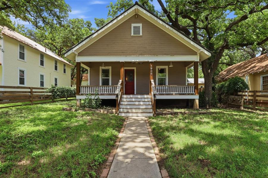 Front exterior of a new home in , Weatherford, TX, highlighting curb appeal (Image 1). Front exterior of a new home in , Weatherford, TX, highlighting curb appeal (Image 1).