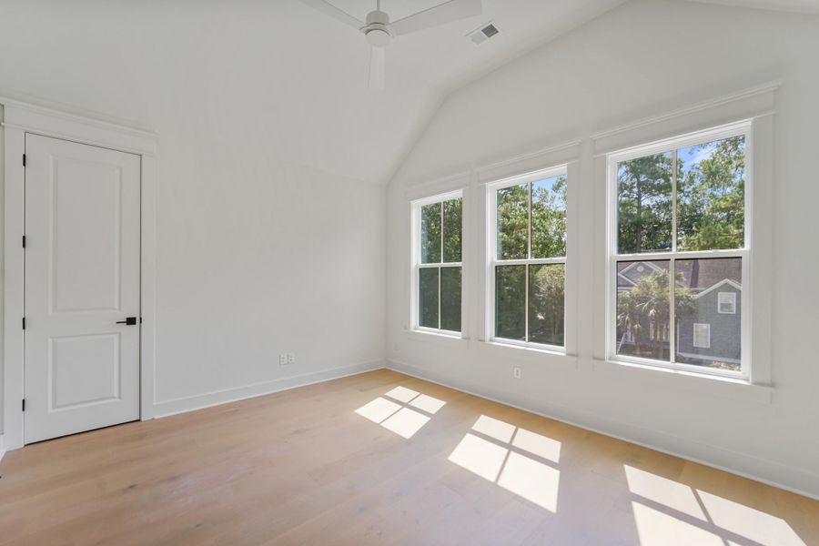 Spacious, unfurnished interior of a new home in , Hollywood (Image 23).