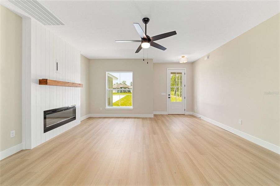 Spacious, unfurnished interior of a new home in , Dunnellon (Image 29).