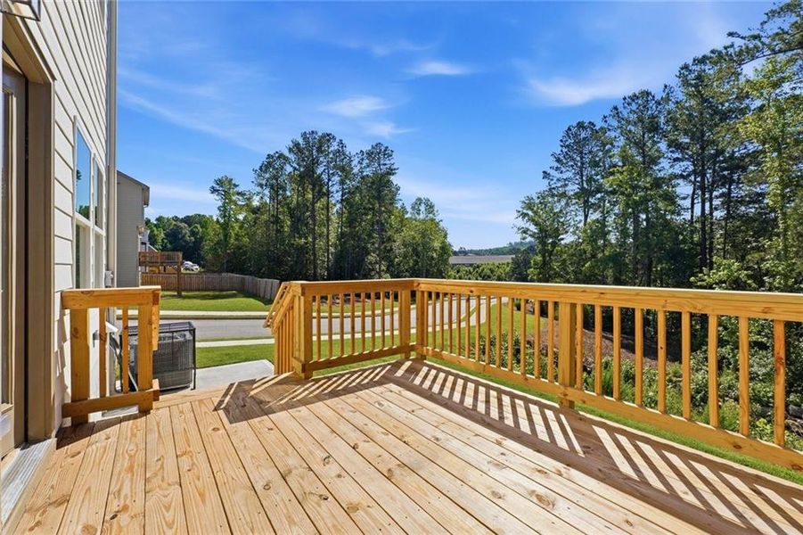 Exterior details and patio area of a home in Creekbend Overlook, South Fulton (Image 4).