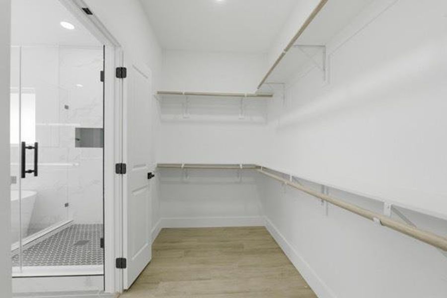 Spacious, unfurnished interior of a new home in , Houston (Image 16).