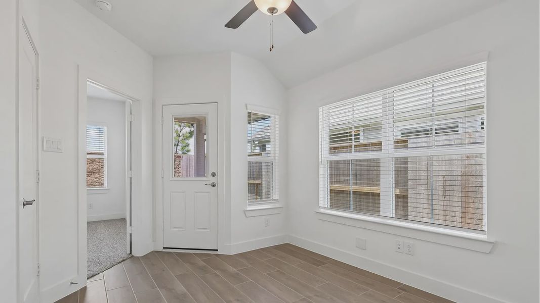 Spacious, unfurnished interior of a new home in Meridiana Townhomes, Iowa Colony (Image 19).