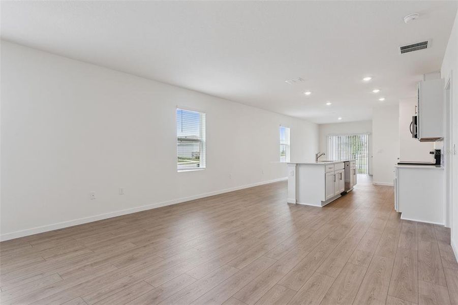 Spacious, unfurnished interior of a new home in Crossroads at Kelly Park, Apopka (Image 10). Spacious, unfurnished interior of a new home in Crossroads at Kelly Park, Apopka (Image 10).
