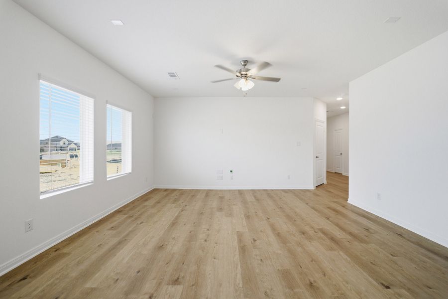 Spacious, unfurnished interior of a new home in Westridge, McKinney (Image 27).