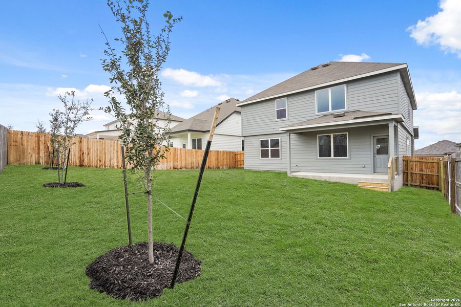 Exterior details and patio area of a home in Cinco Lakes, San Antonio (Image 3).