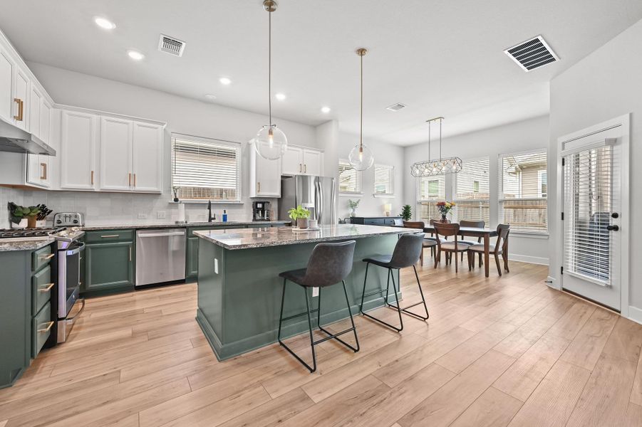 Kitchen and dining combo never disappoints! Kitchen and dining combo never disappoints!