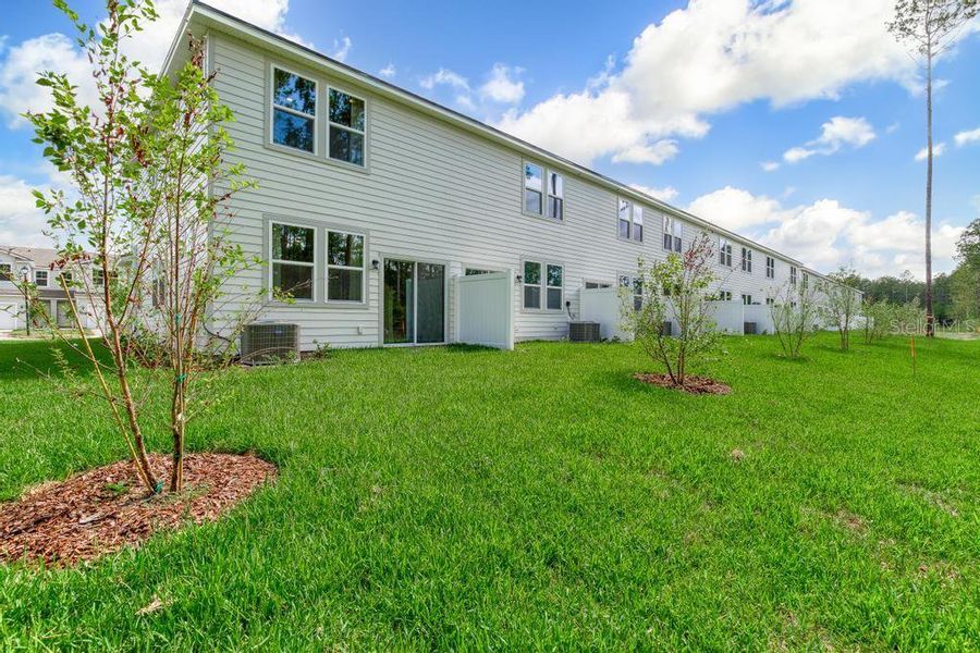 Exterior details and patio area of a home in , Jacksonville (Image 4).