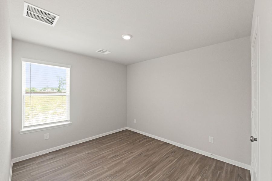 Spacious, unfurnished interior of a new home in Bammel Oaks, Houston (Image 20).