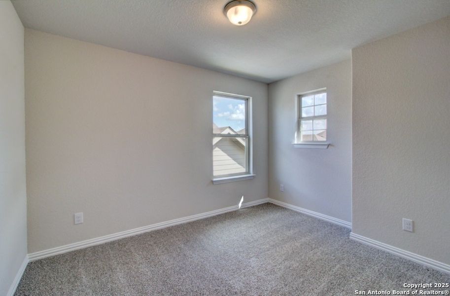 Spacious, unfurnished interior of a new home in Dauer Ranch, New Braunfels (Image 22).