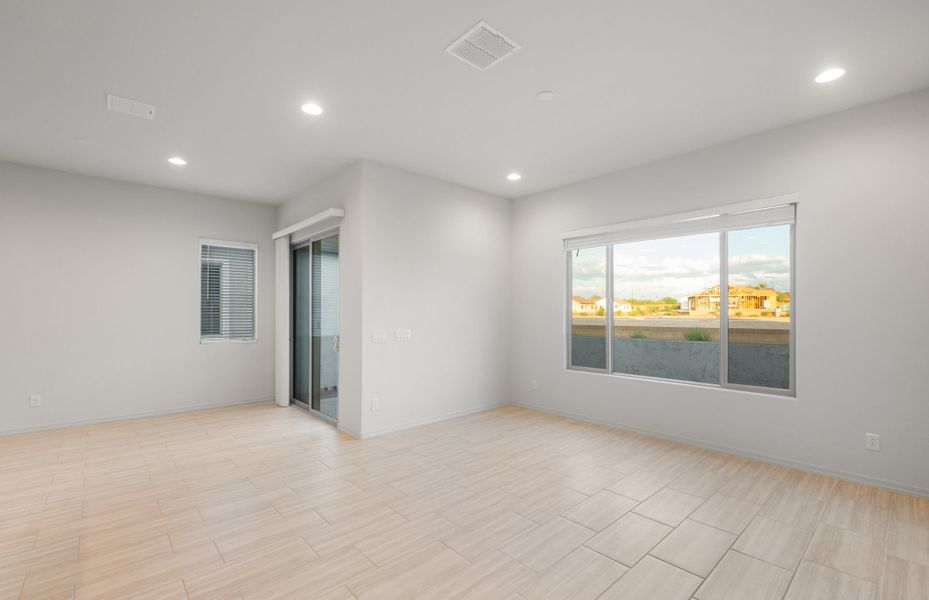 Spacious, unfurnished interior of a new home in Sun City Festival, Buckeye (Image 12).