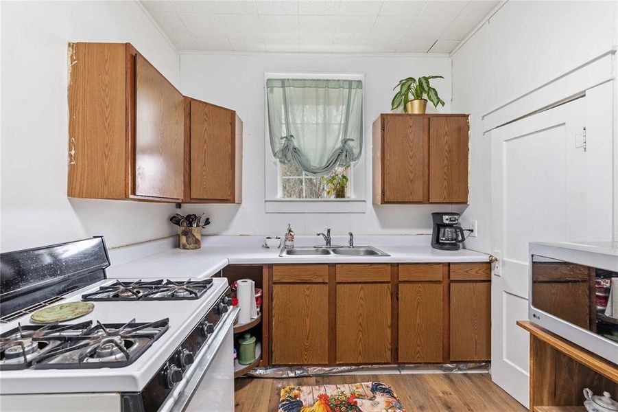 Furnished interior view inside a new home in , Brownwood (Image 6).