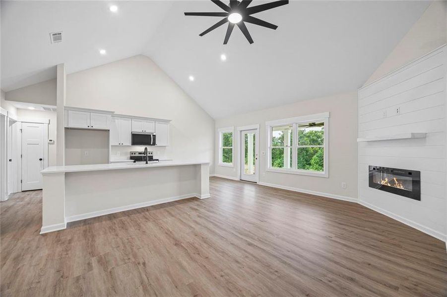 Spacious, unfurnished interior of a new home in , Toccoa (Image 6).