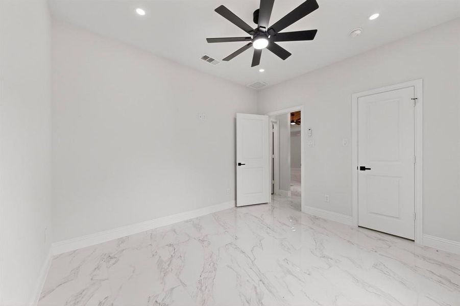 Spacious, unfurnished interior of a new home in , Tool (Image 31).