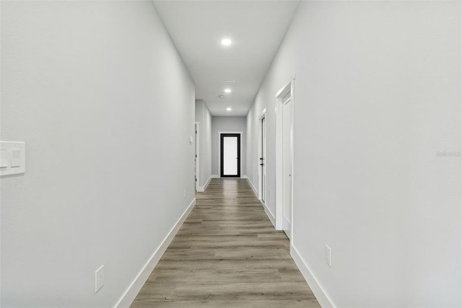 Spacious, unfurnished interior of a new home in , Pinellas Park (Image 24).
