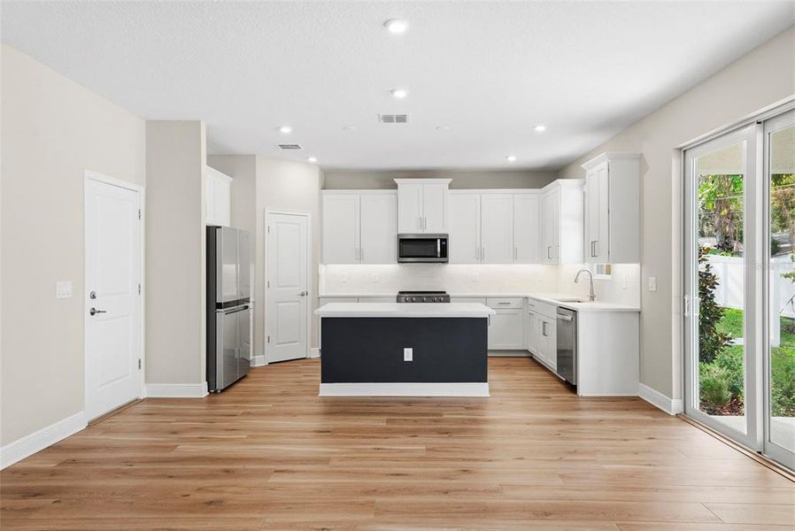 Spacious, unfurnished interior of a new home in , St. Petersburg (Image 20).