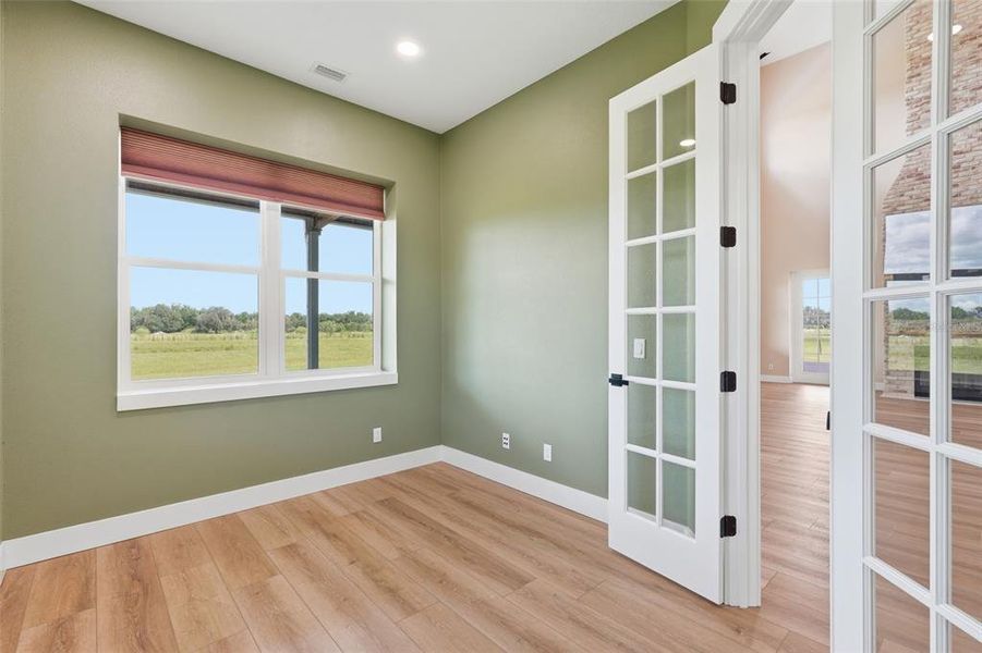 Spacious, unfurnished interior of a new home in , Arcadia (Image 23).