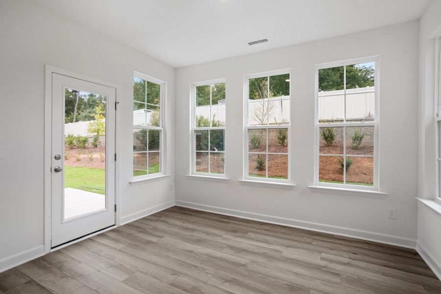 Spacious, unfurnished interior of a new home in Georgias Landing, Raleigh (Image 24).