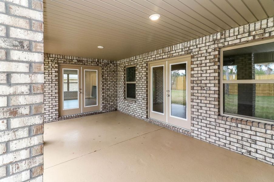 Exterior details of a home in Cedar Creek at Deerpoint Lake, Panama City (Image 15).