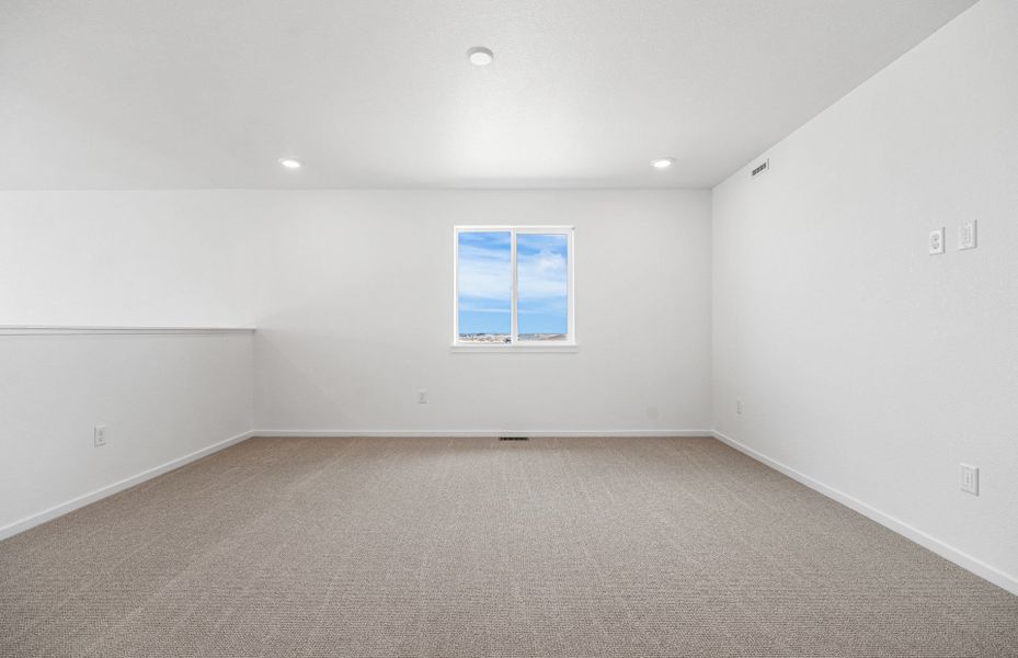 Spacious, unfurnished interior of a new home in Harvest Crossing, Aurora (Image 17).