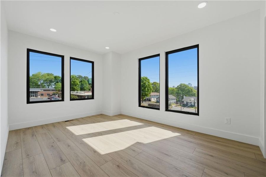 Spacious, unfurnished interior of a new home in , Atlanta (Image 27).