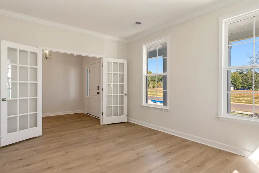 Spacious, unfurnished interior of a new home in Ridgecrest at Midway, Anderson (Image 16).