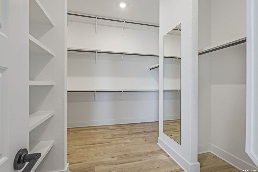 Spacious, unfurnished interior of a new home in Potranco West, Castroville (Image 19).