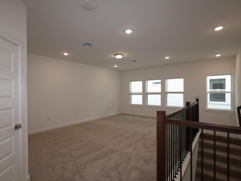 Spacious, unfurnished interior of a new home in Barksdale, Leander (Image 24).