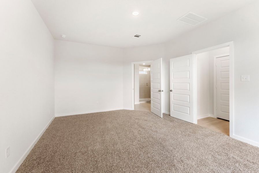 Spacious, unfurnished interior of a new home in Sterling Ridge, Huntsville (Image 11). Spacious, unfurnished interior of a new home in Sterling Ridge, Huntsville (Image 11).