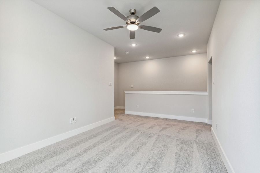Spacious, unfurnished interior of a new home in Dove Hollow, Waxahachie (Image 33).