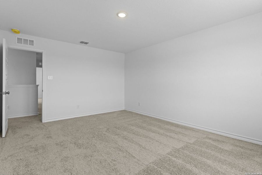 Spacious, unfurnished interior of a new home in Corley Farms, Boerne (Image 24).