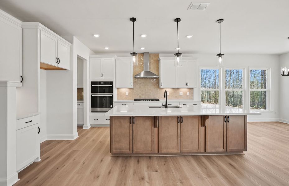 Large Spacious Kitchen with an Island