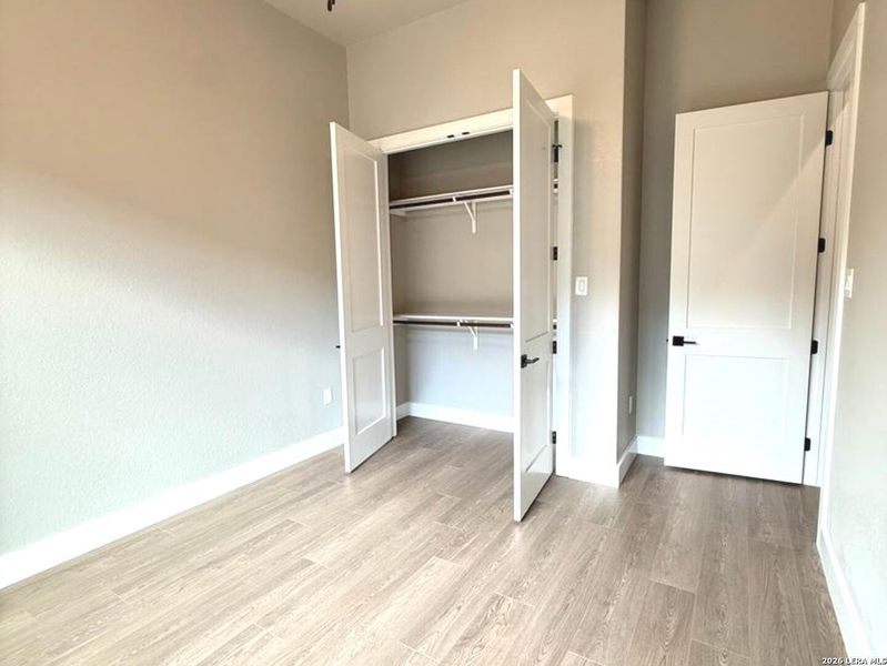 Spacious, unfurnished interior of a new home in , Canyon Lake (Image 11).