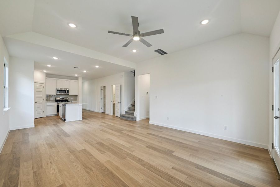 Spacious, unfurnished interior of a new home in Prairie Winds, Hutto (Image 24).