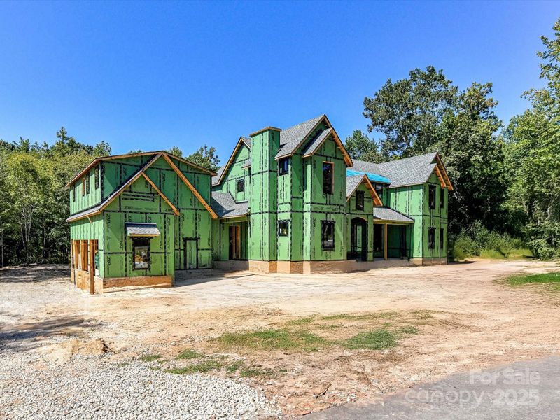 Stunning, New Construction, 2Story/Basement, 5 Bedroom,4.5 Bath Retreat beautifullynestled on 2.16 acre, private,cul-de-sac lot in exclusive,picturesque, new community,Cachet of Davidson!
