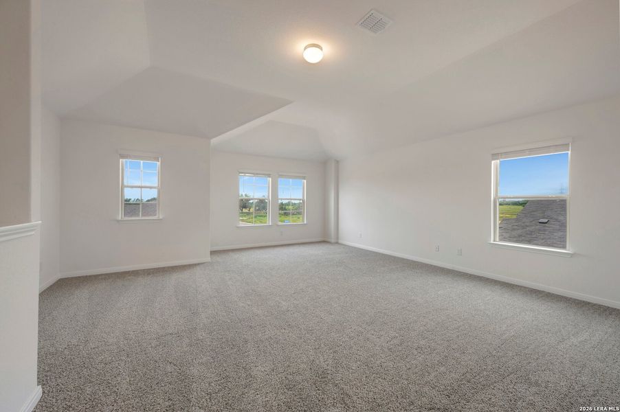 Spacious, unfurnished interior of a new home in Hickory Ridge Estates, Elmendorf (Image 46).