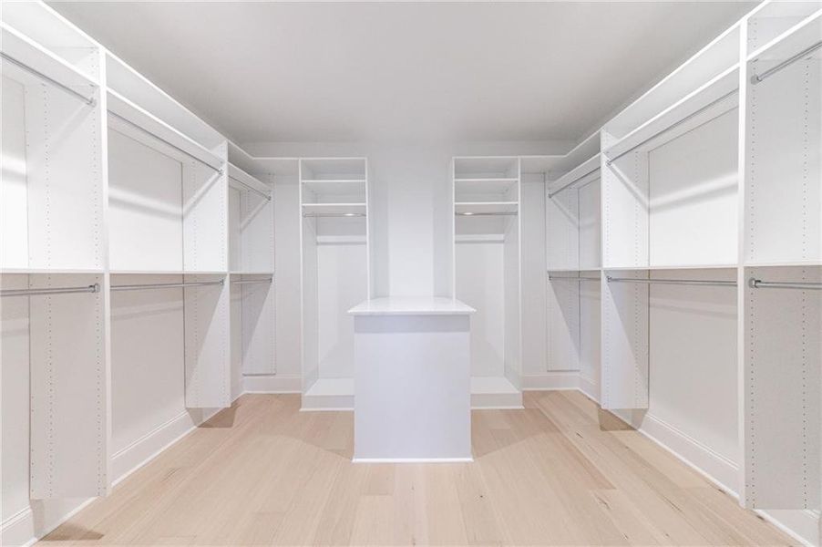 Spacious, unfurnished interior of a new home in , Alpharetta (Image 42).