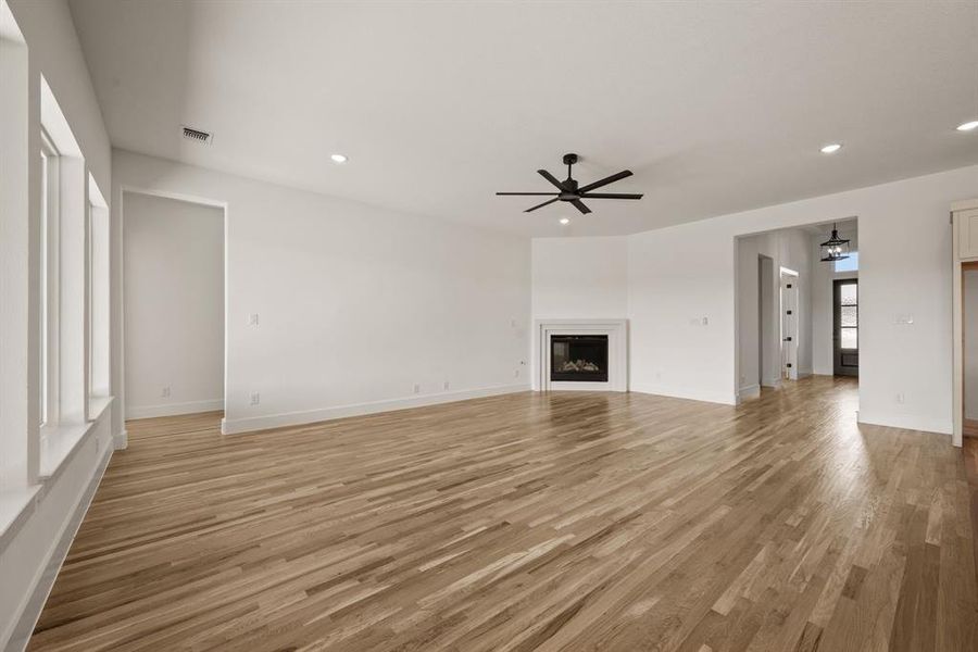 Spacious, unfurnished interior of a new home in Rolling Creek Ranch, Aledo (Image 16). Spacious, unfurnished interior of a new home in Rolling Creek Ranch, Aledo (Image 16).