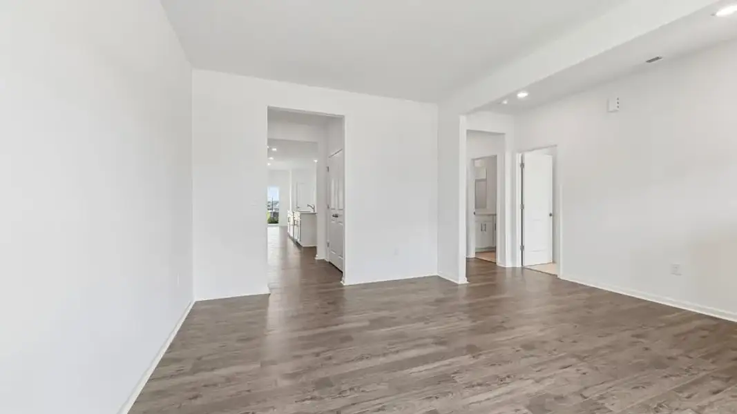 Spacious, unfurnished interior of a new home in Collins Ridge, Hillsborough (Image 17).